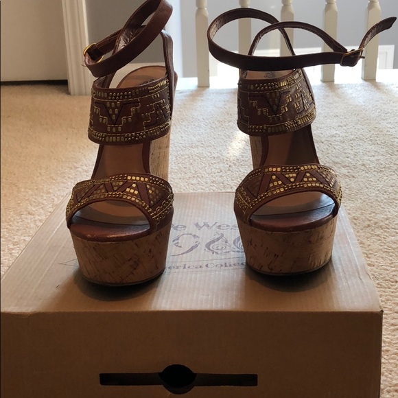 Shoe - Picture 3 of 10